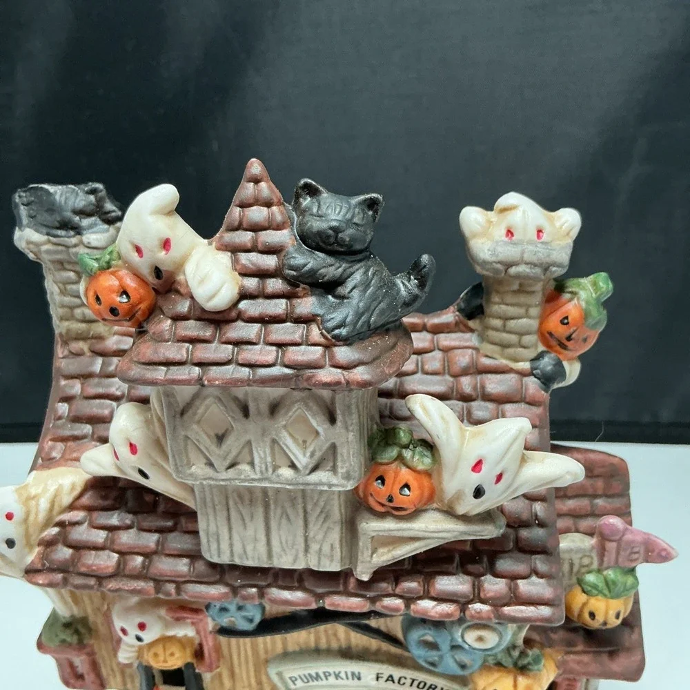 Vtg Ghoulsville Pumpkin Factory Halloween House Porcelain W/ Box - House Only